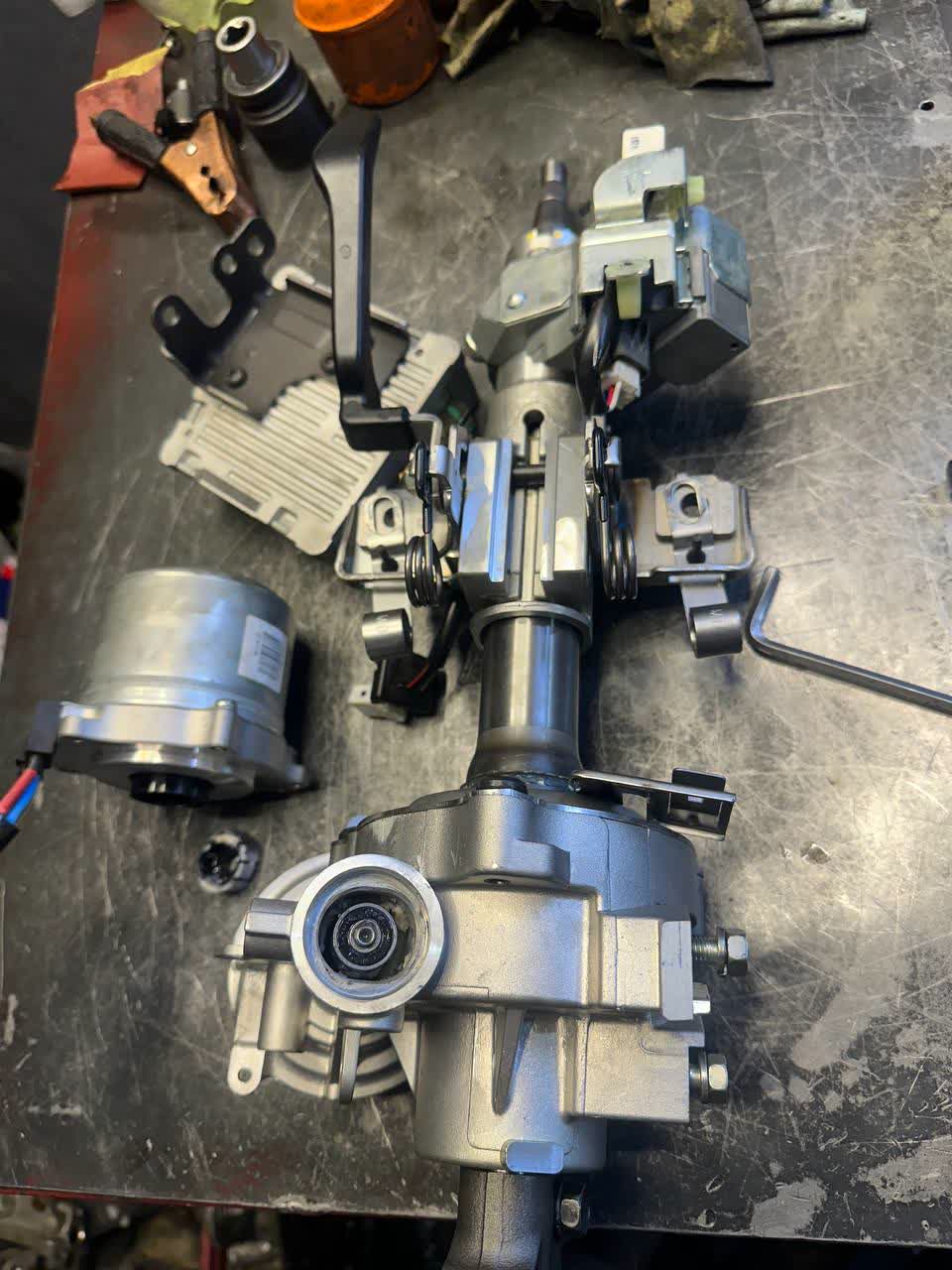 تعمیر تخصصی جعبه فرمان برقی کیا و هیوندای در تعمیرگاه حامی‌اتو